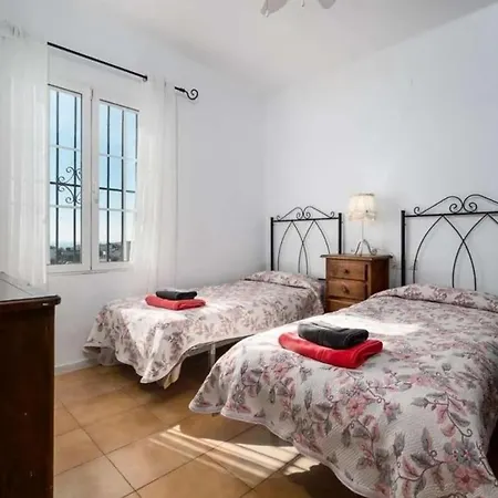 Caritas With Sea Views Holiday home *
